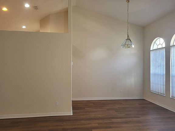 3rd image of 15939 Heron Hill St