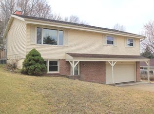 1705 W Sunset Ridge Dr, West Bend, WI 53090