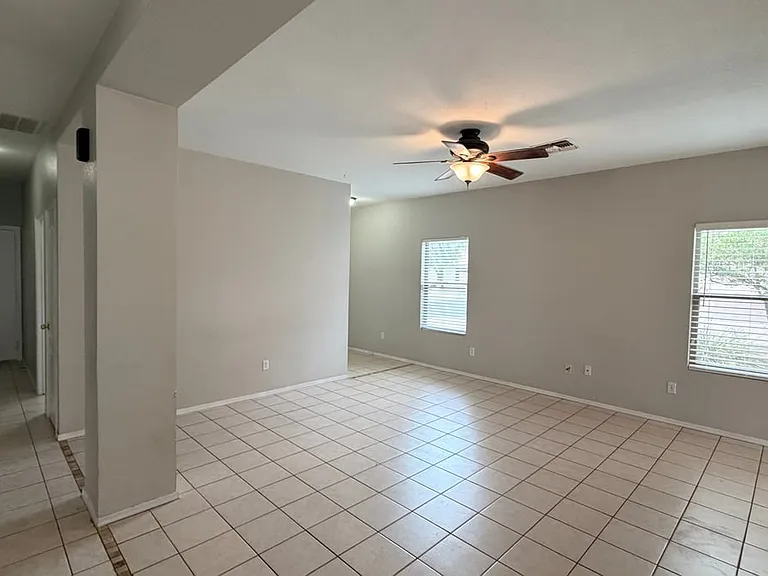 689 E Springfield Pl — Photo 4