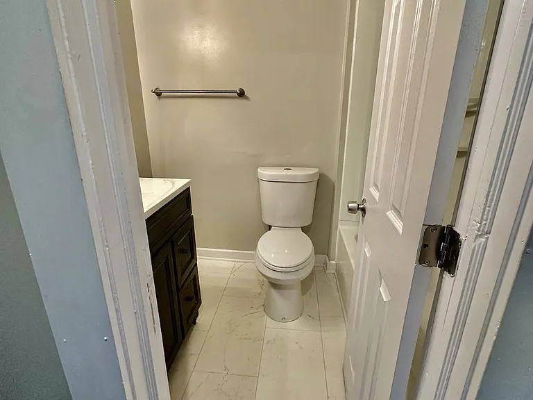 618 E Vine St — Photo 7