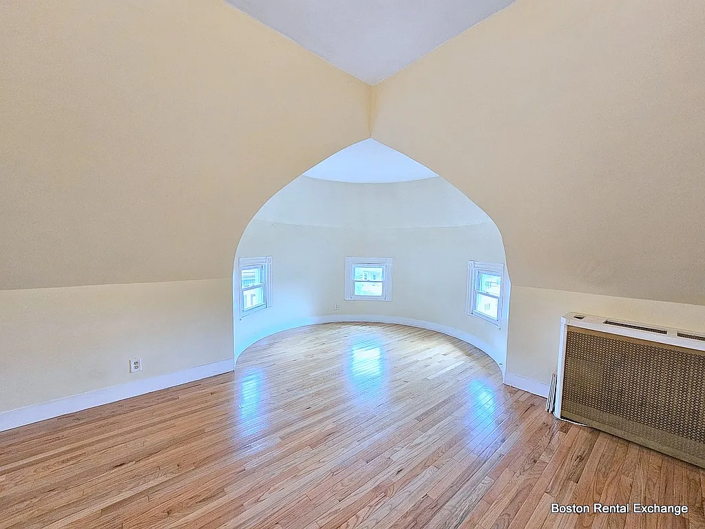 2 bed, $2,900 — Photo 1