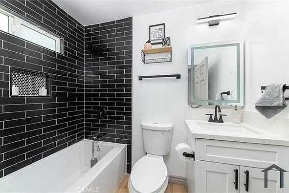 218 E Hullett St #A — Photo 7