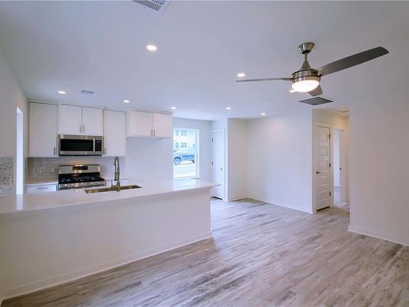 5th image of 7609 Carver Ave #1