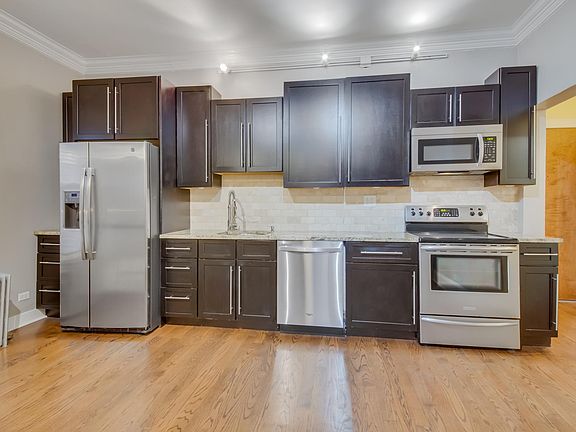 2nd image of 429 W Wellington Ave APT 1C