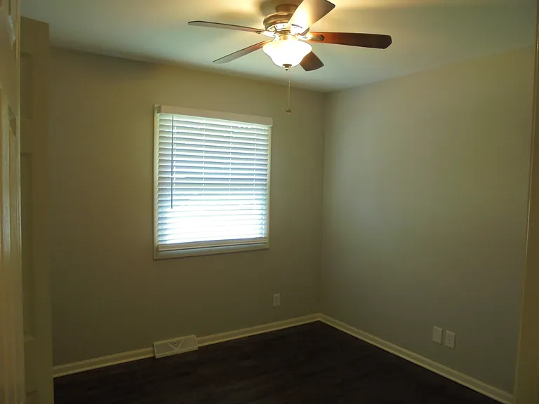 1130 Laurel Dr — Photo 5