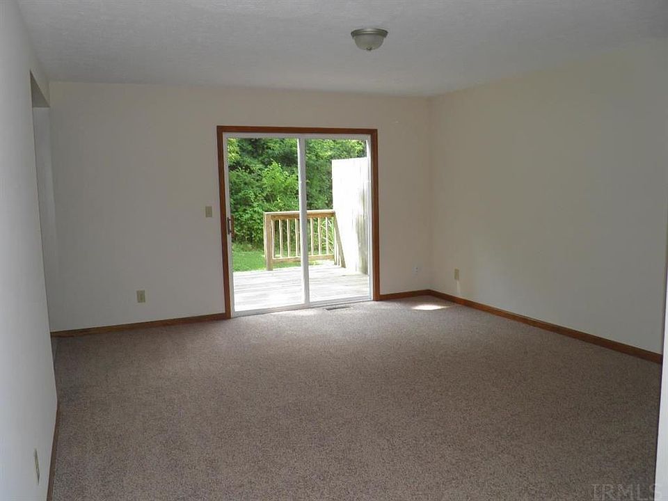 1st image of 617 W Pine Ln
