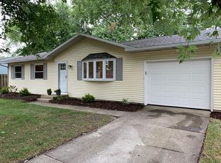 3004 Colonial Dr, Mishawaka, IN 46544