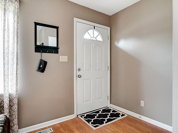 3rd image of 184 Oberlin Ct N