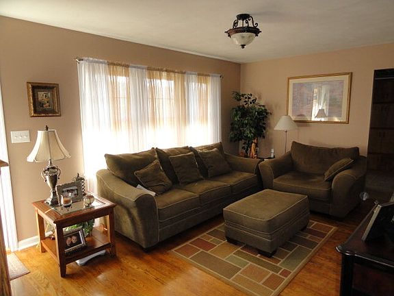 4th image of 310 Green St