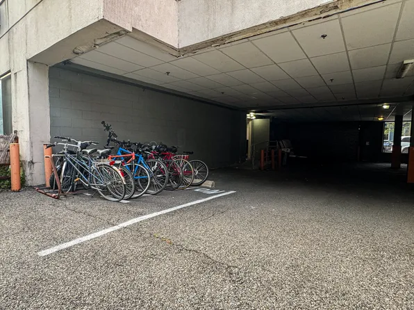 924 Metropolitan Avenue image 30 of 36