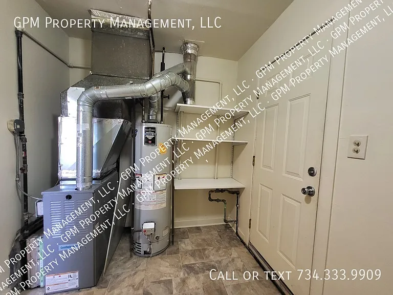 2036 Alberta St — Photo 9