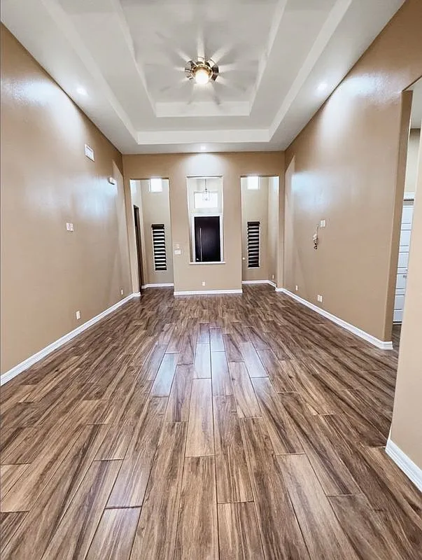 3 bed, 2.0 bath, 1665 sqft, $2,400 — Photo 2