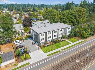 10985 E Burnside St #12, Portland, OR