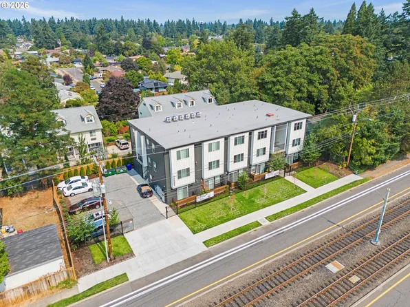 10985 E Burnside St #12, Portland, OR 97216