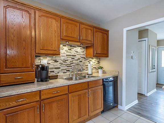 5th image of 2284 Wildwood Ln