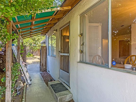 2nd image of 924-926 Quince Ave
