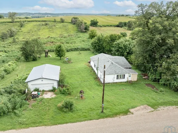 33376 197th St, Castana, IA 51010