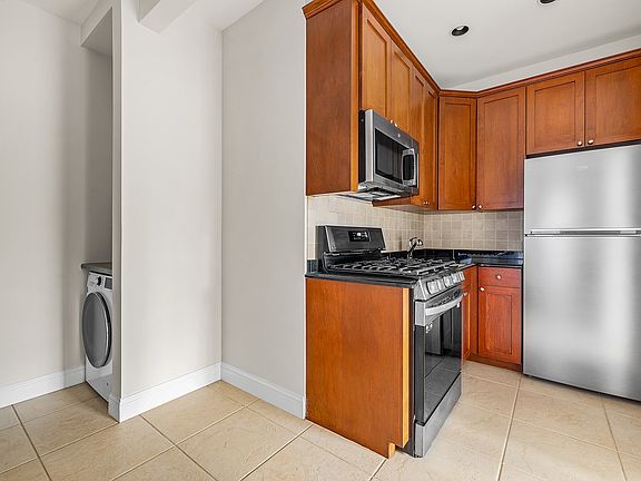 3rd image of 450 2nd St #1