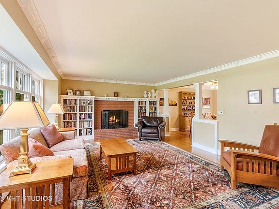 3rd image of 1420 Blackthorn Dr