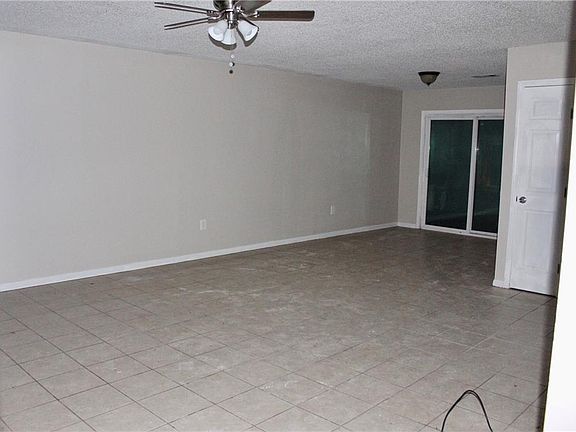 3rd image of 416 Camellia Ave