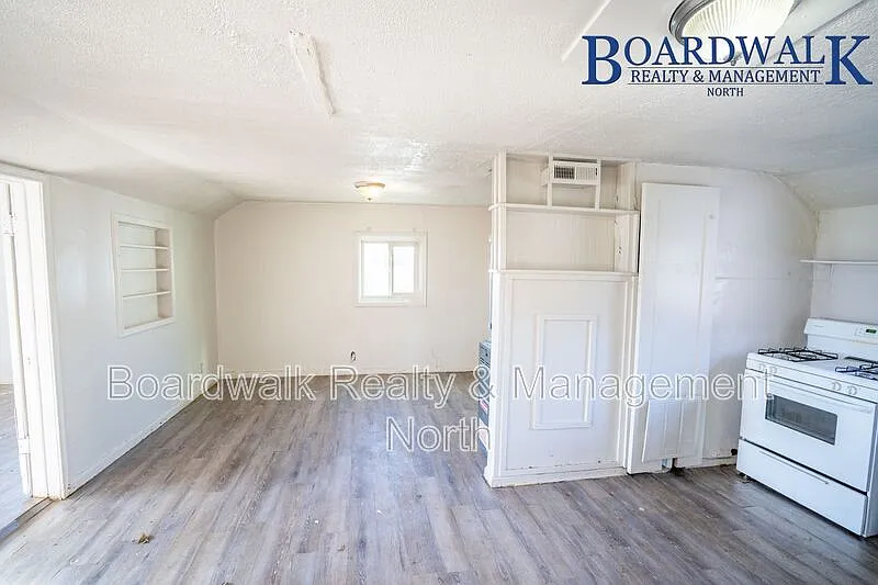 1 bed, 1.0 bath, 600 sqft, $650 — Photo 2