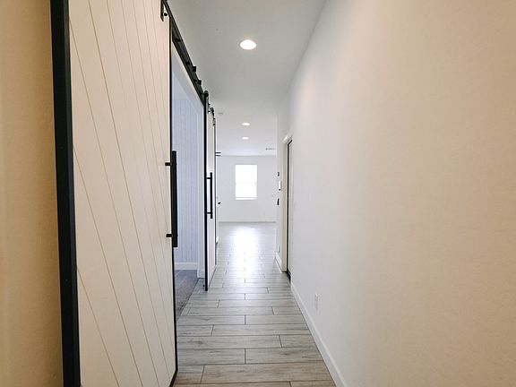 4th image of 531 E Bamboo Ln