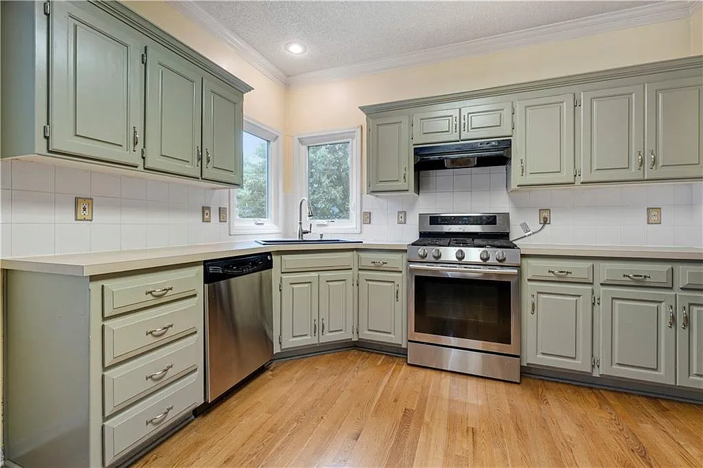 4 bed, 1856 sqft, $2,795 — Photo 2