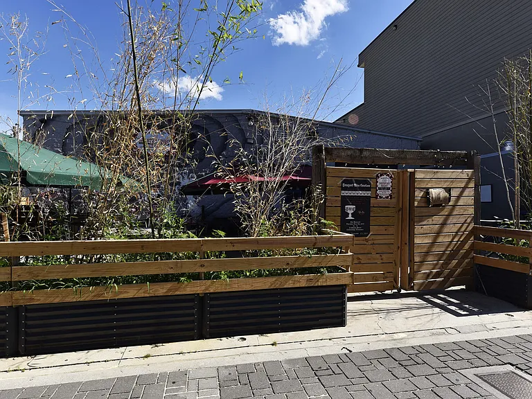 Local restaurants just around the corner!
