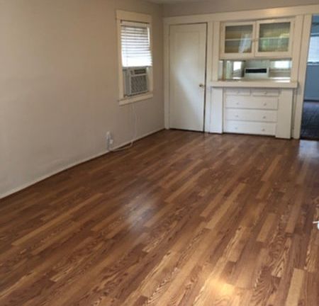 4th image of 945 Palm Ave