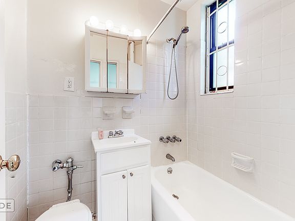 4th image of 304 E 90th St APT 2B