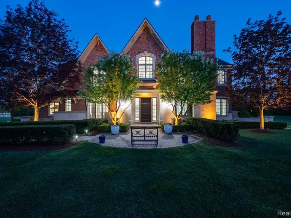 514 Chase Ln, Bloomfield Hills, MI 48304
