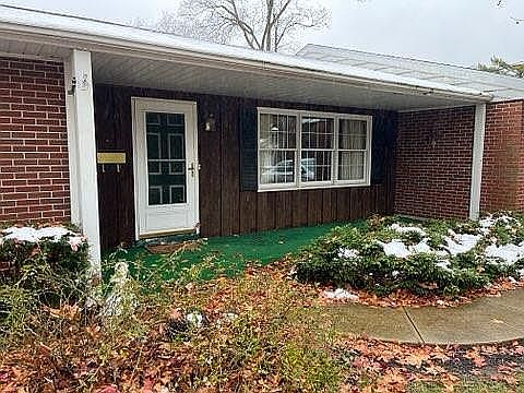 1st image of 524 Greenbrier Dr