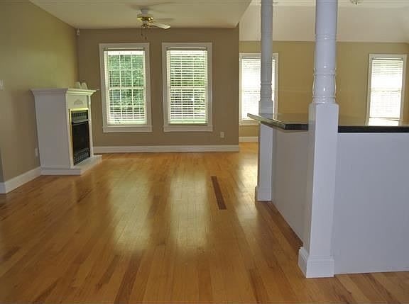 5th image of 3216 Carriage Hill Ct