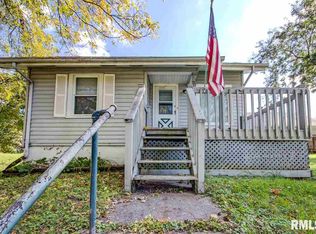 219 8th St, Silvis, IL 61282