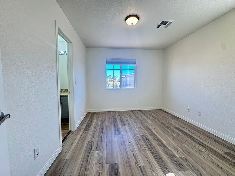 1078 Country Skies Ave — Photo 28