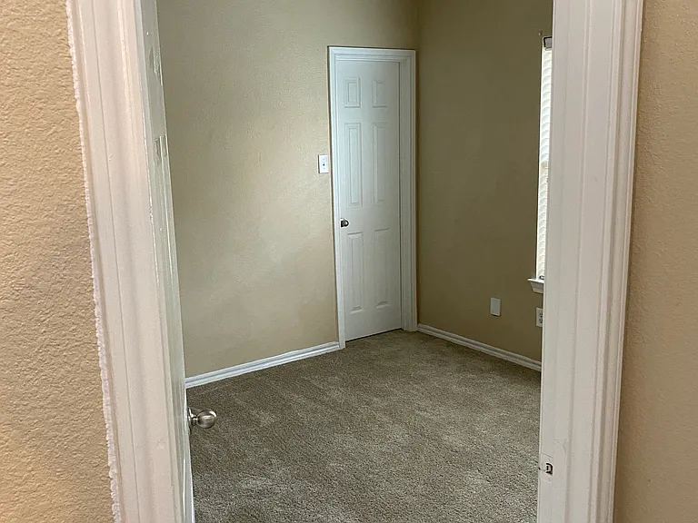 819 Walnut St — Photo 4