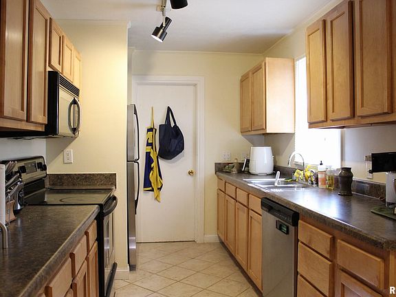 5th image of 800 S Twisdale Ave