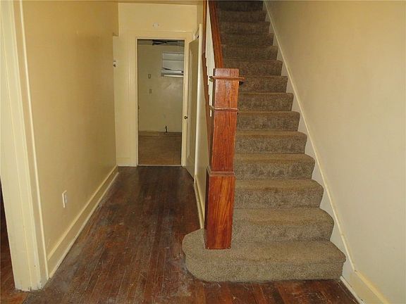 2nd image of 423 Braddock Rd