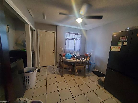 5th image of 2004 Chatwick Dr