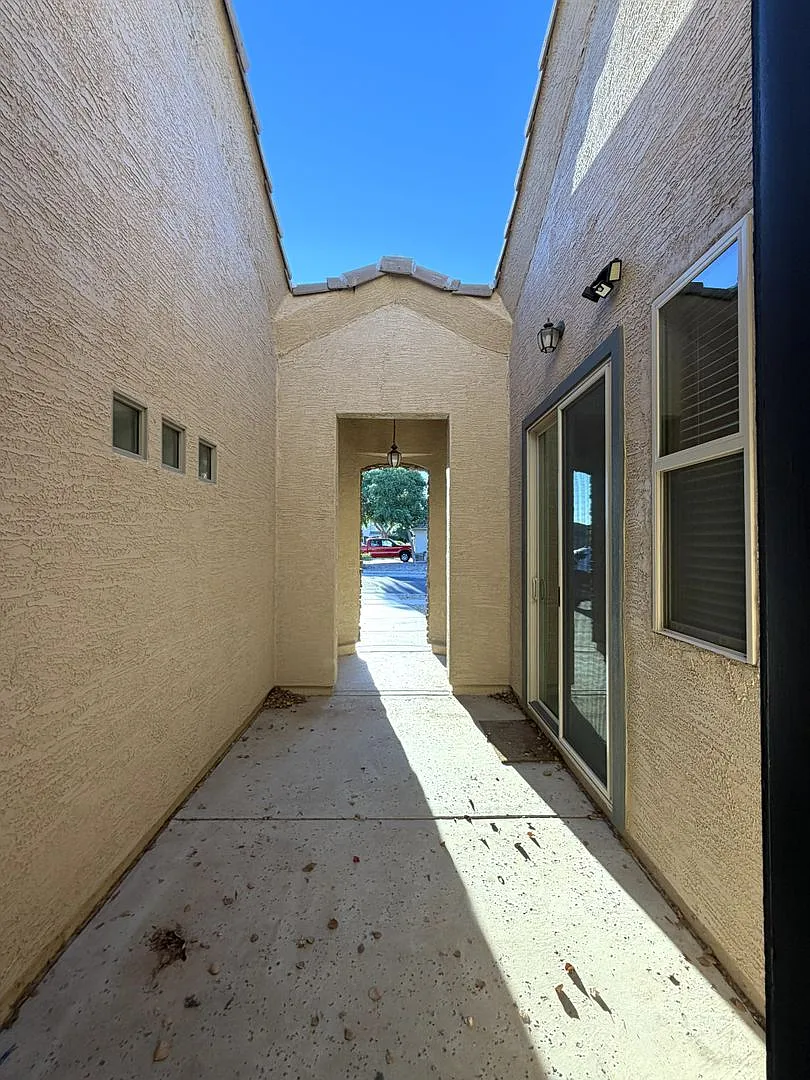 Beautiful 3 Bedroom 2.5 Bath Home With Solar & Huge Backyard In Casitas Grande — Photo 4