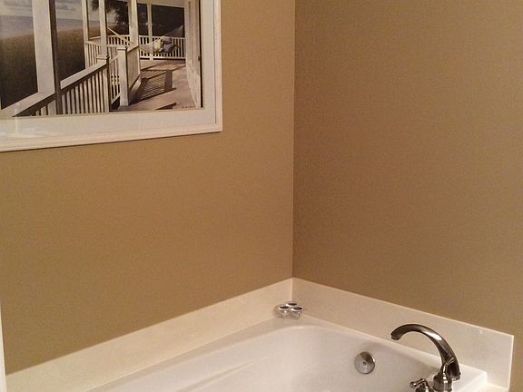 Master bath, jetted tub