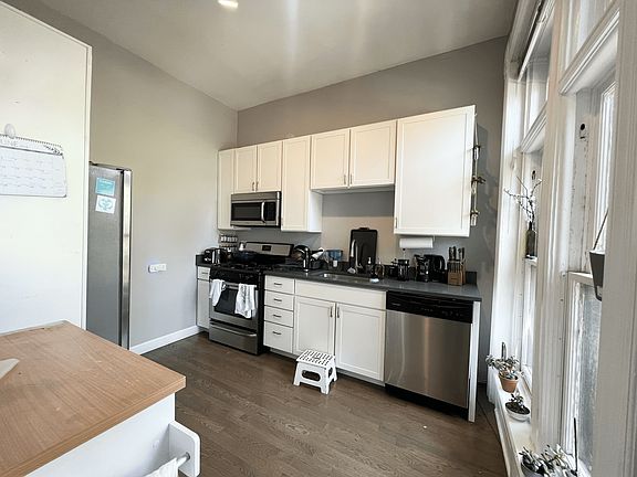 3rd image of 1338 N Lasalle St #2F