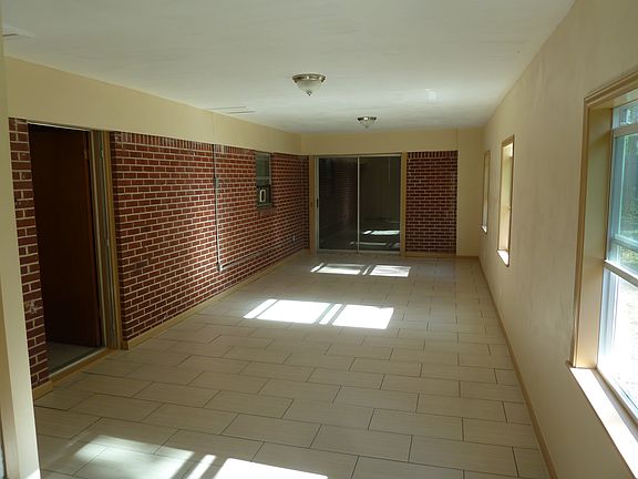 4th image of 731 Neal Dr