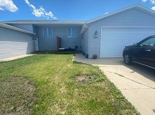 3203 Crimson St NW, Mandan, ND 58554
