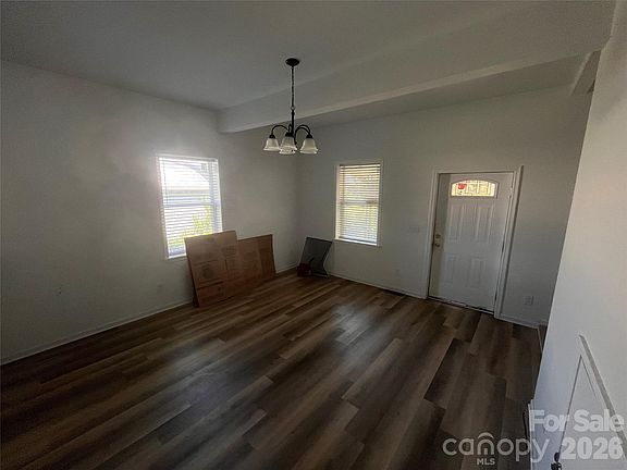 3rd image of 904 Brunett St