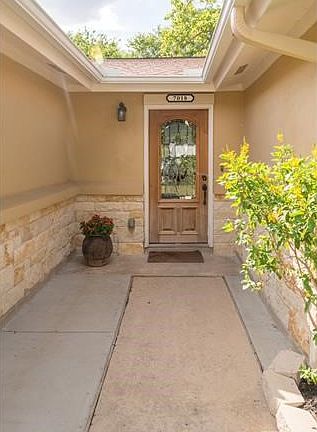 3rd image of 7018 Crosswood Dr