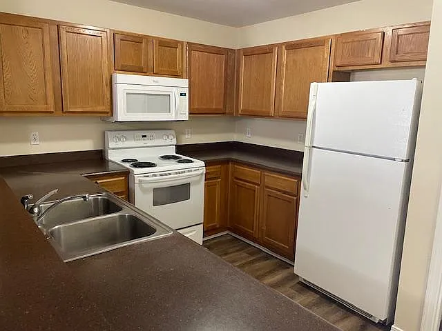 102 Corwin Dr — Photo 12