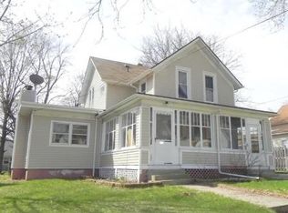 415 Walnut Ave, Elgin, IL 60123