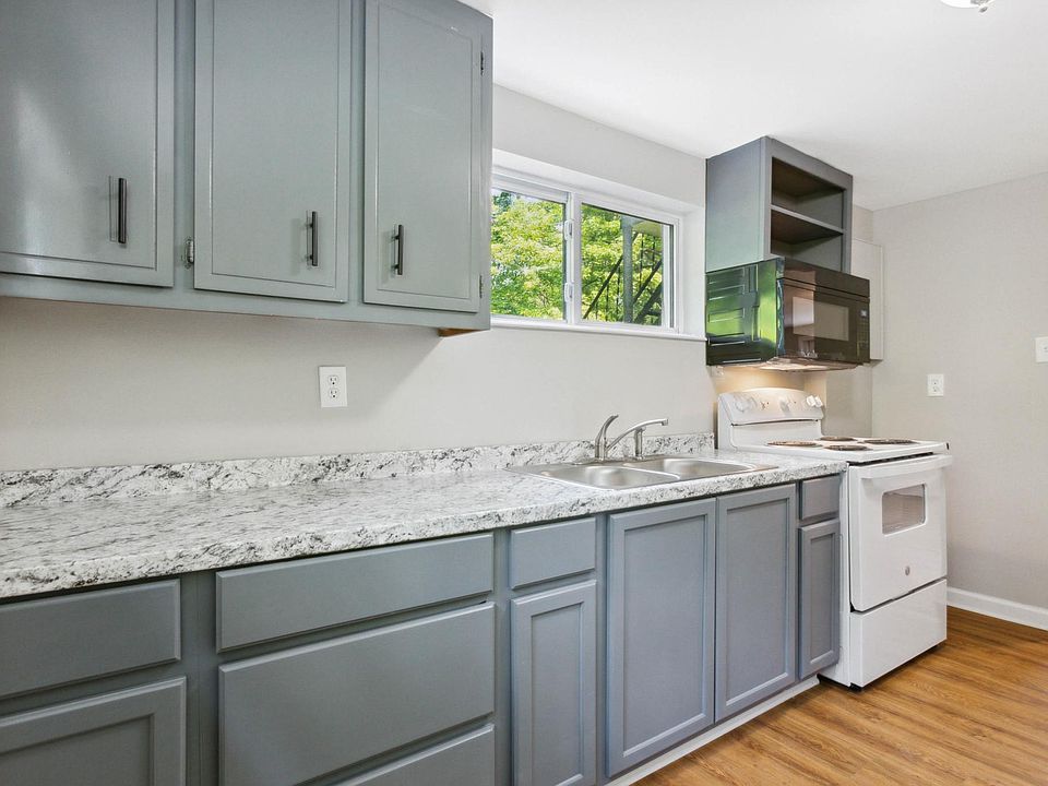 1st image of 426 Hickory Hill Dr