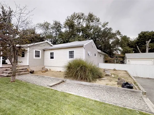 519 Ralph Ave, Central Islip, NY 11722